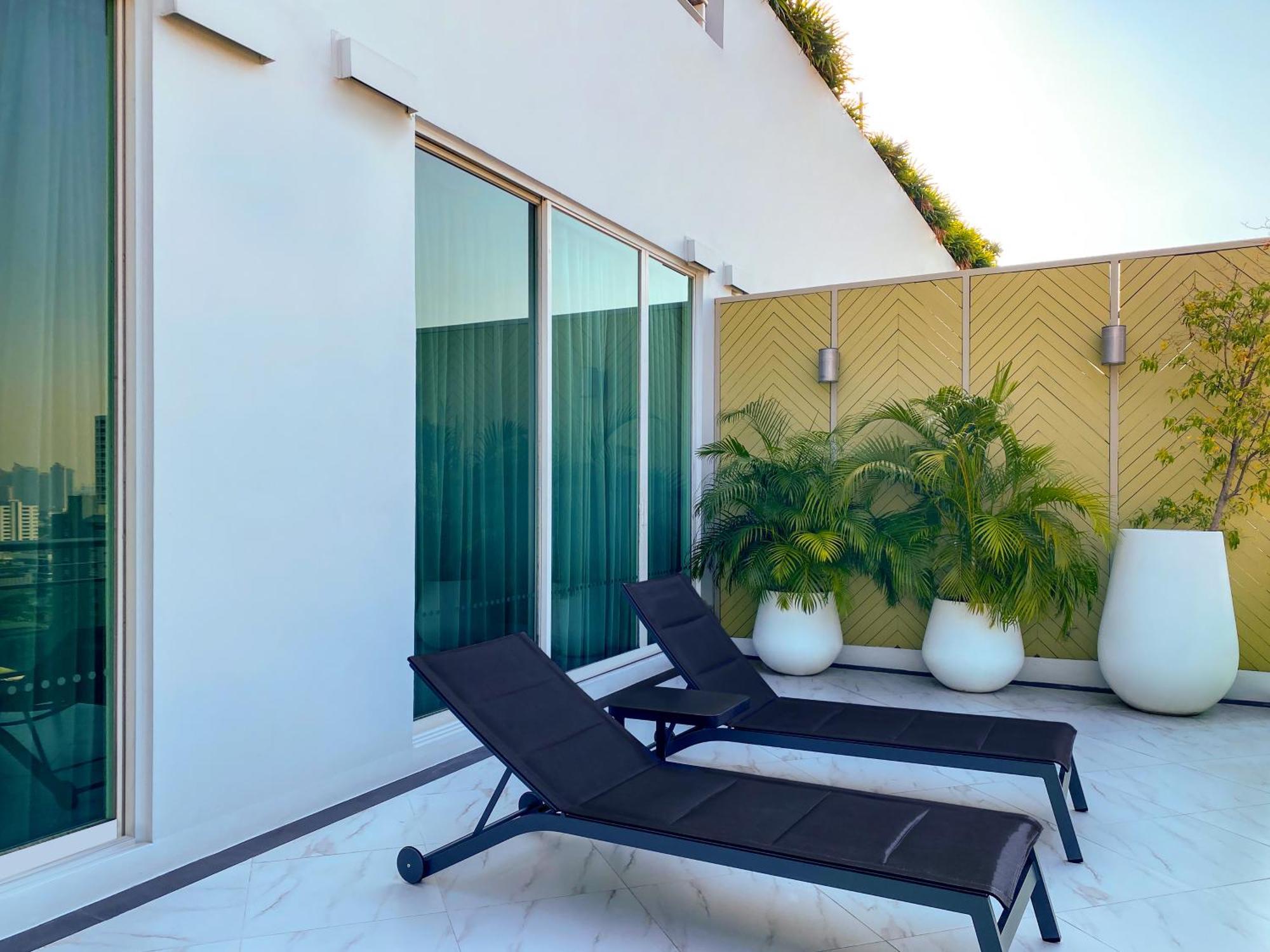 Khách sạn Muu Bangkok, Small Luxury Of The World